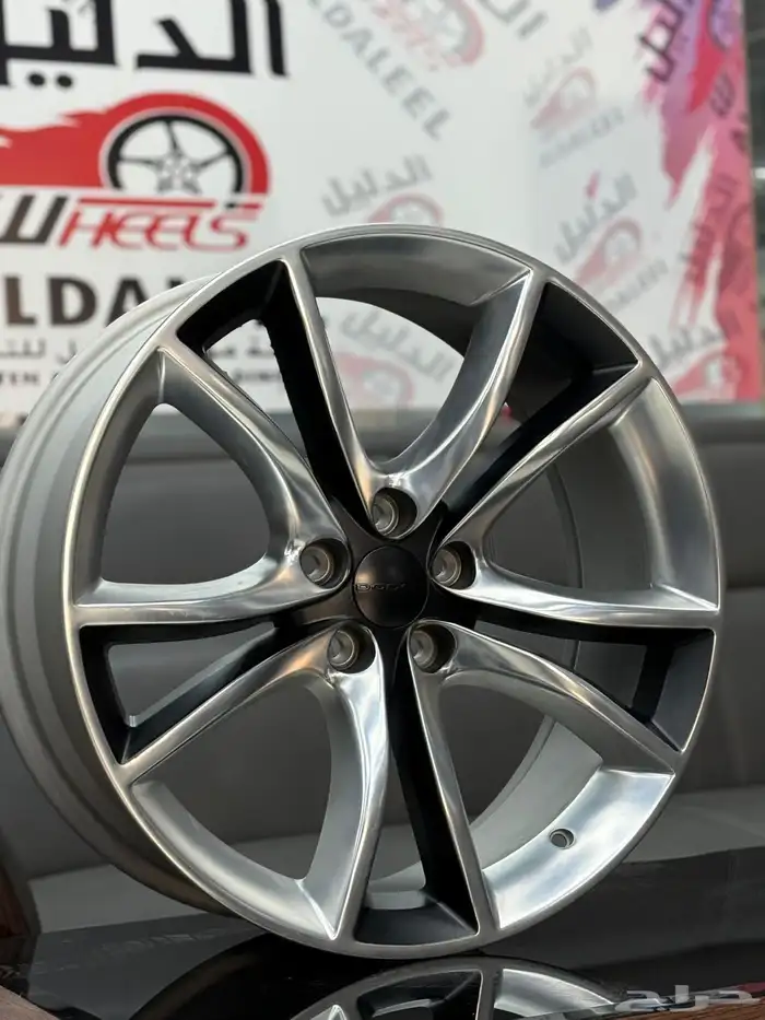 يوجد لدينا جميع انواع الجنوط وجميع مديلات السيارات 92