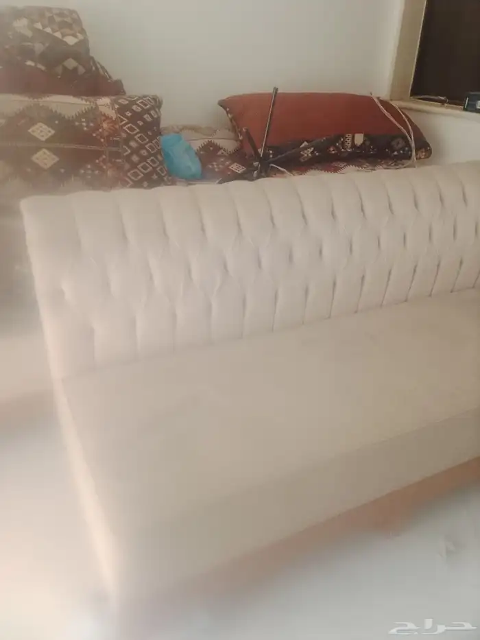 كنب مستخدم مع طاولاته 3