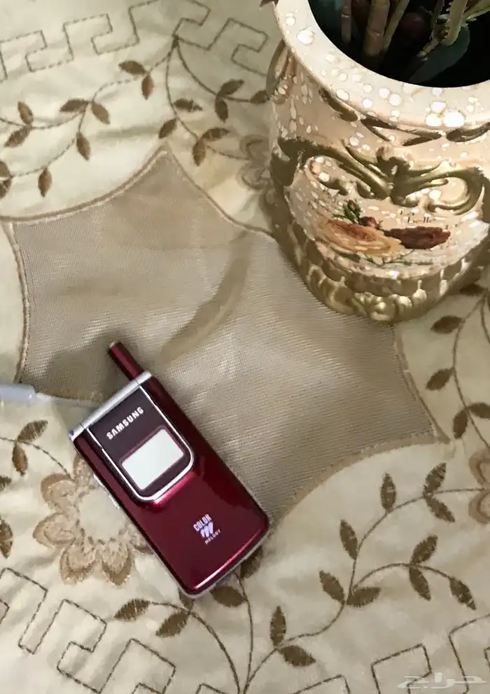 جوال سامسونج فليب نادر جدا  - لون احمر انيق 9