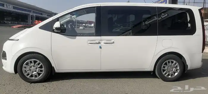 ستاريا 2022 نص فل 2.2 ديزل تيربو 11 راكب بصمه 3