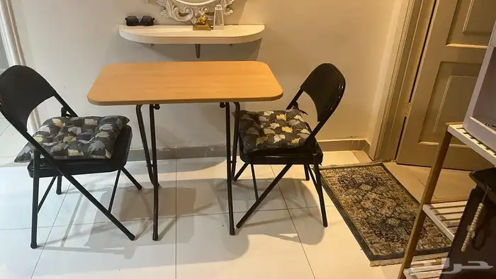 دولاب لشوزات كرسي وطواله مع 2 كرسي 2