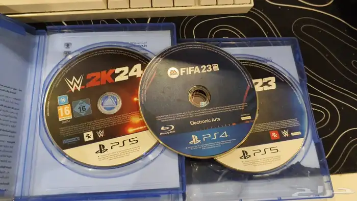 للبيع اشرطة سوني 5 و فيفا 4 تشتغل في 5 0