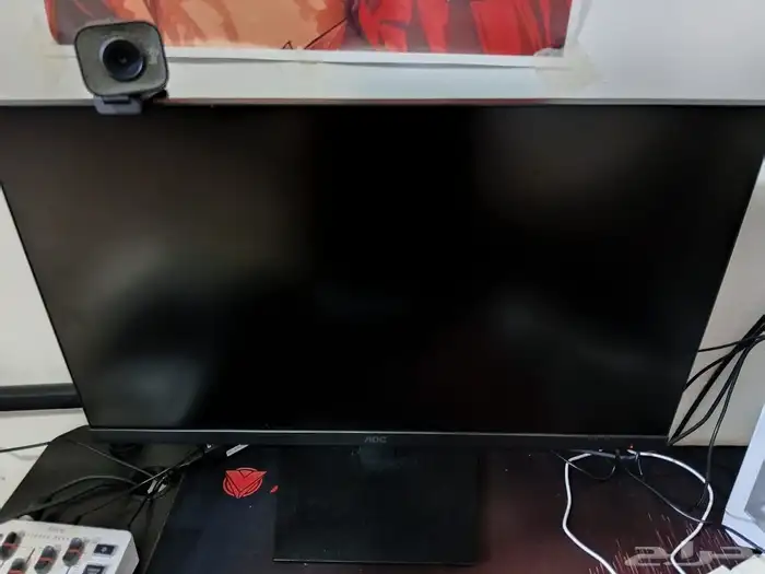 بي سي وشاشه وماوس كيبورد ومكسر ومايك وكرسي قيمنق وطاوله 3