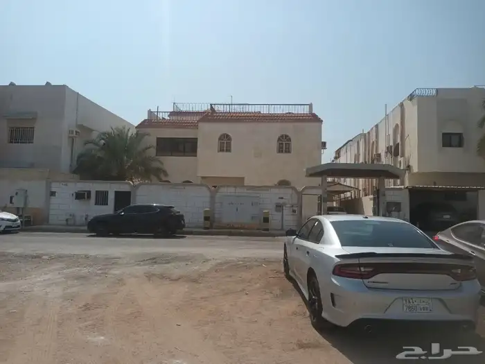 للبيع فيلا حي المرجان 4