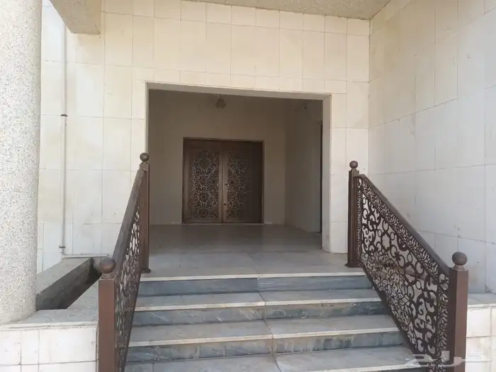للبيع فيلا حي المرجان 8