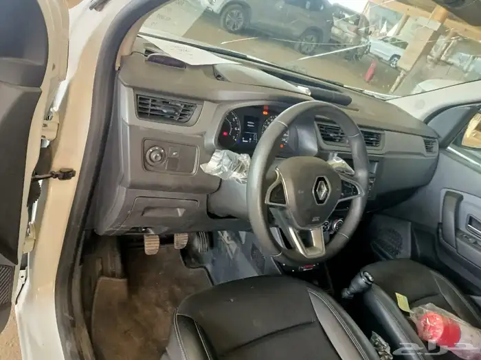 رينو موديل 2023 ثلاجه فريون الصندوق للبيع 4