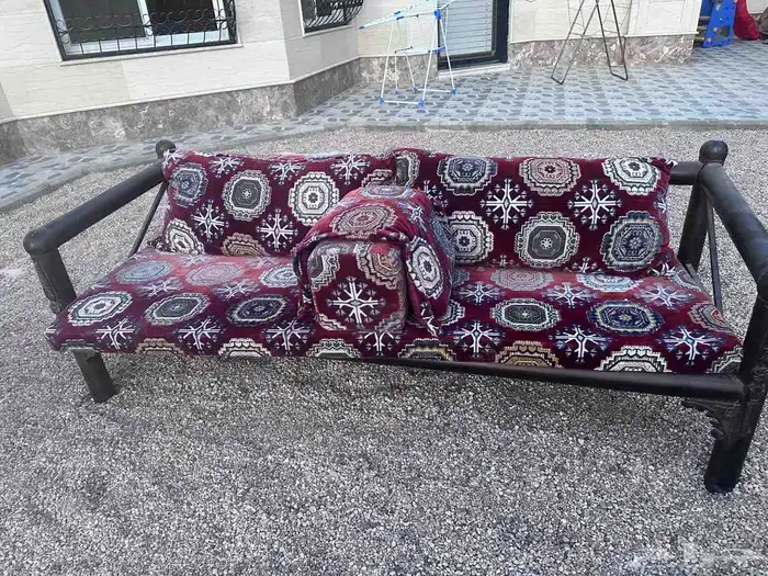 جلسة حديد خارجية بحالة ممتازة مع الغطاء  حفر الباطن 1