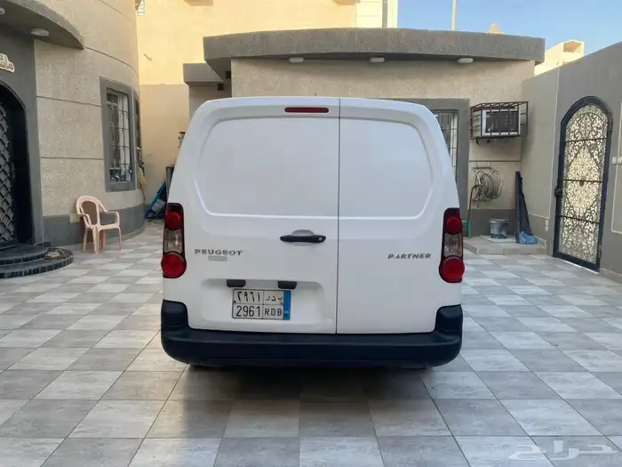 للبيع فان بيجو 2018 13