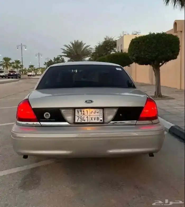 فورد كراون فكتوريا 2012 7