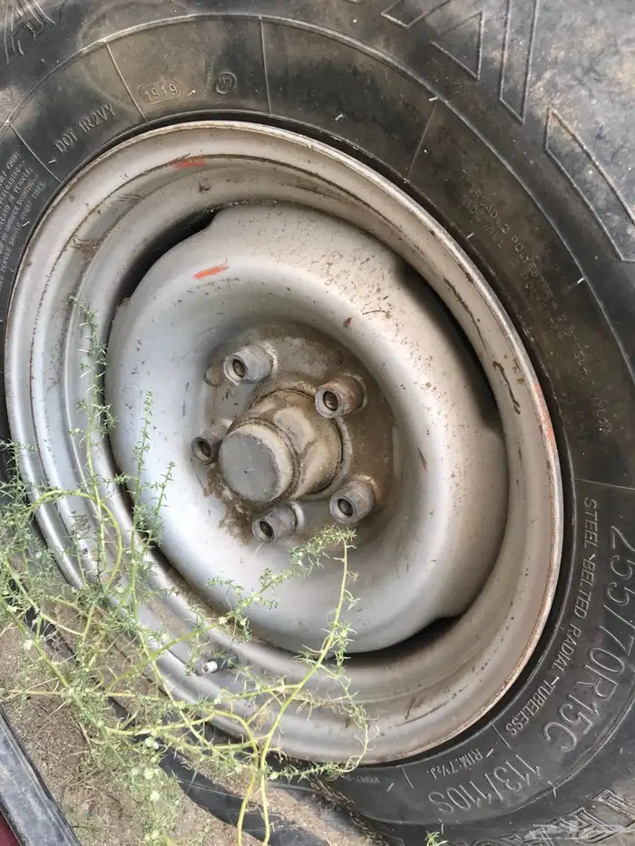 للبيع جنوط جمس 5 مسمار مقاس 15 العدد 4 حبات 4