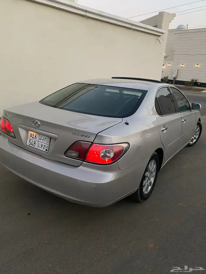 لكزس اي اس 2004 نظيفة. 3