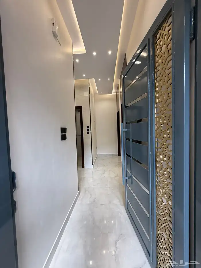 للبيع روف ارضي بحوش بمدخل خاص بمدينه ابها حى المنسك 7