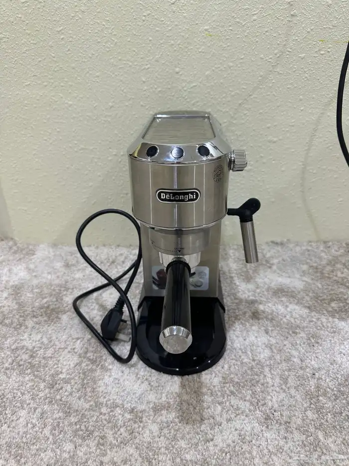 ماكينة تحضير الإسبريسو والكابتشينو ديلونجي ديديكا EC685. 0