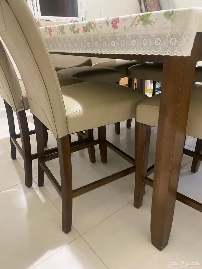 طاولة طعام ثمان كراسي للبيع 2