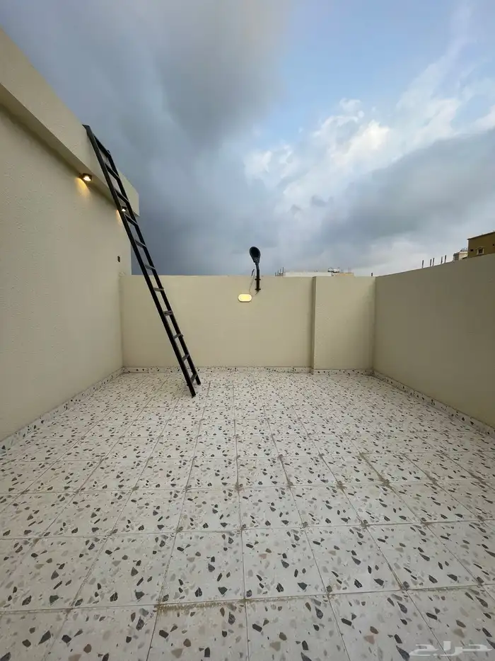 للبيع ارواف علويه و ارضيه بحواش من 650 الف طريق الثمانين 29