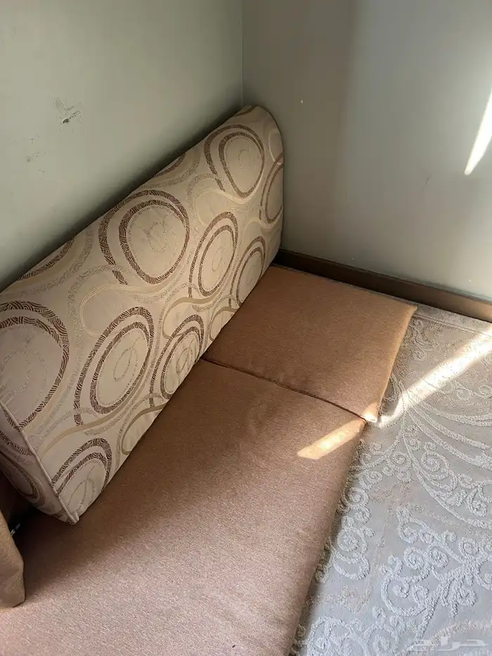 جلسه ارضية مع مساند و ستاره دولاب ايكيا ابيض وفرشه سوداء 2 1