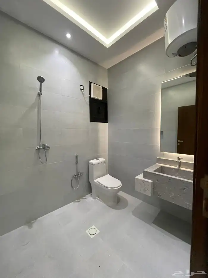 للبيع ارواف علويه و ارضيه بحواش من 650 الف طريق الثمانين 42