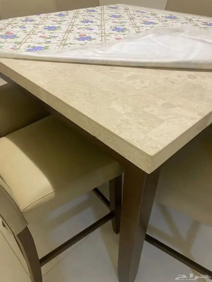 طاولة طعام ثمان كراسي للبيع 1