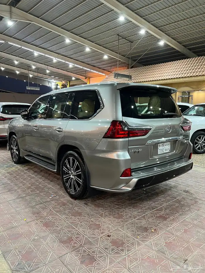 لكزس سبورت 2018 تيتانيوم داخلي اف وايت 2