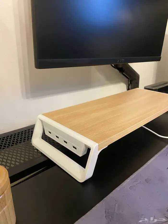 رف حامل شاشه مع شحن 4 منافذ USB 1
