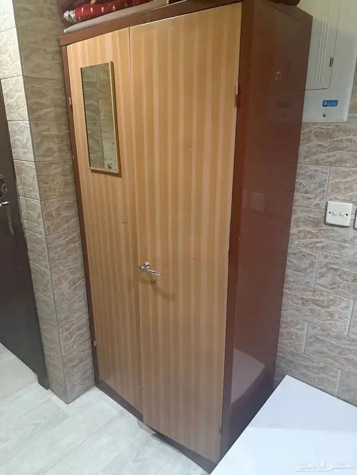 طاولة من سيتي دبليو لون ابيض و دولاب حديد 2