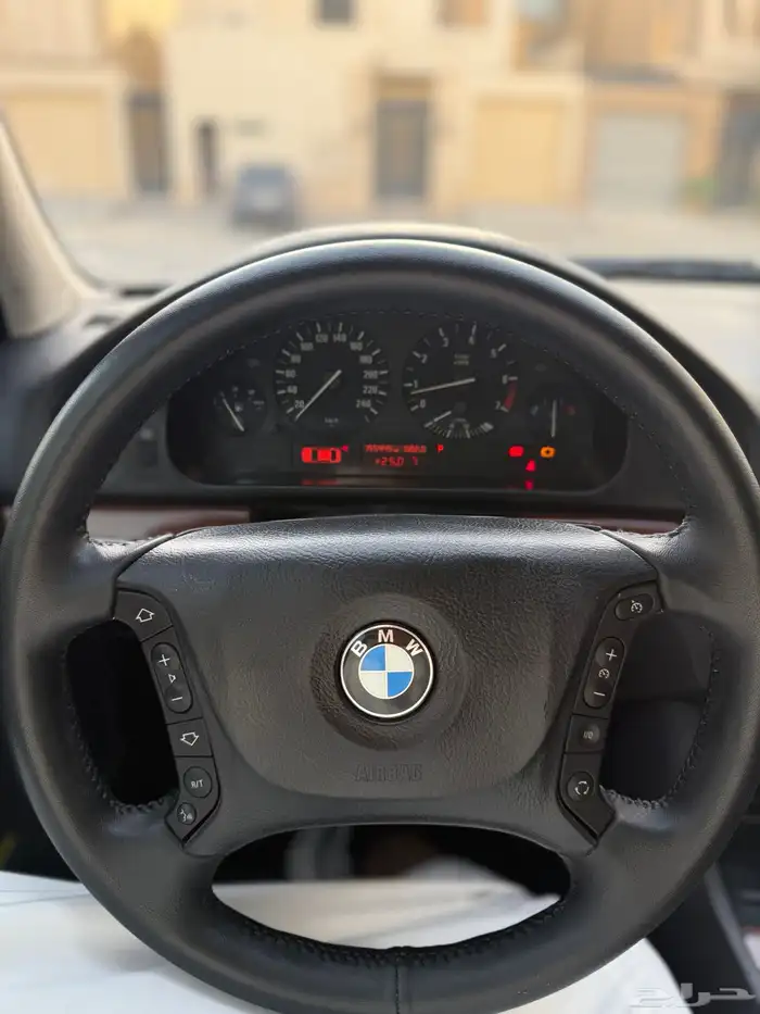 بي ام دبليو الفئة الخامسة 525i فل كامل 2003 20