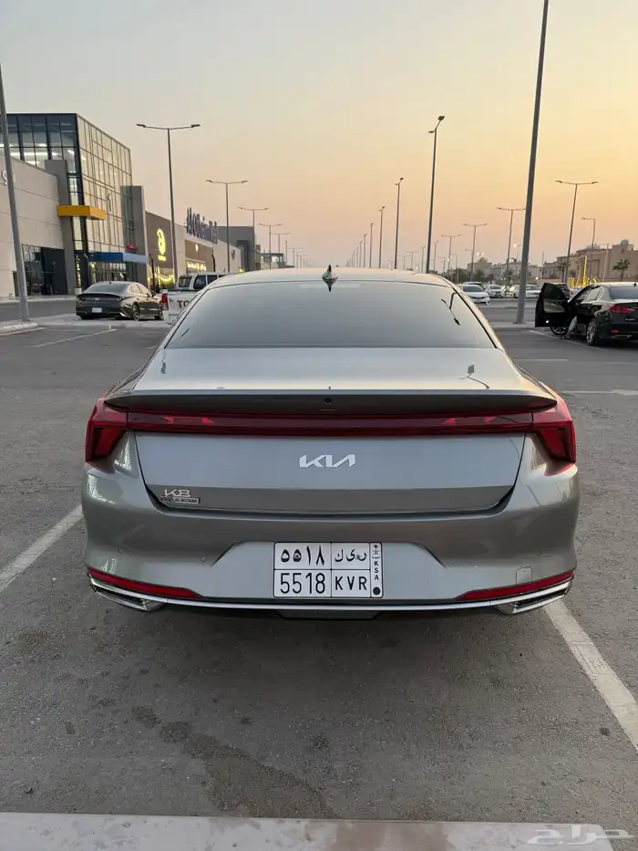 للبيع كيا كي 8 موديل 2022 3