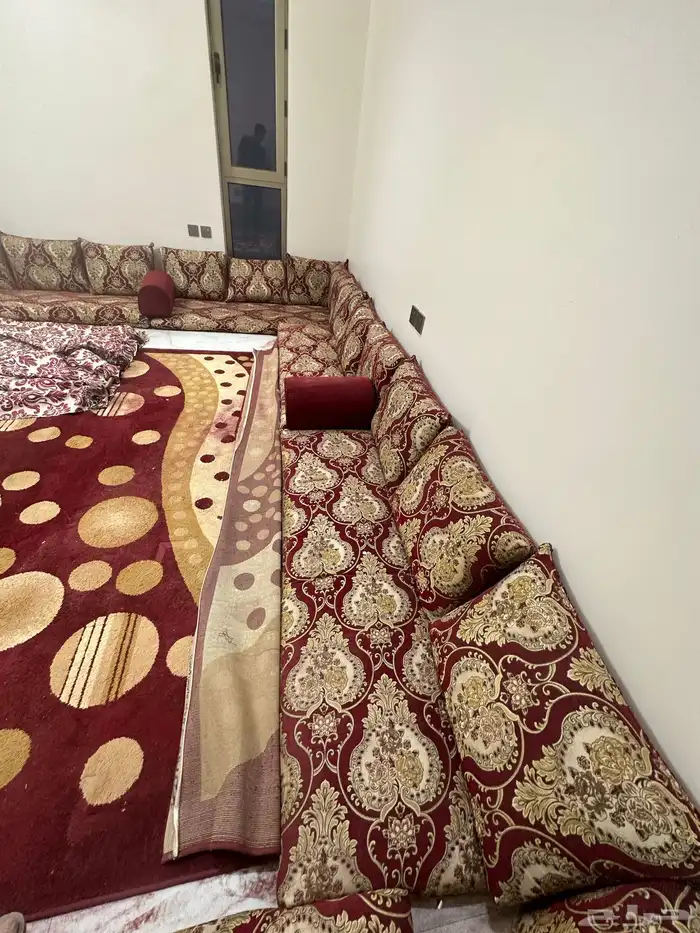 للبيع جلسة ارضيه مع فرش وستارة نظيفة بالاحساء 1