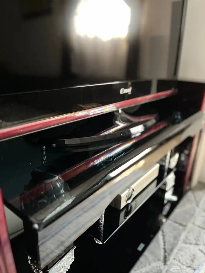 طاولة مجلس زجاج اسود نظيف 3