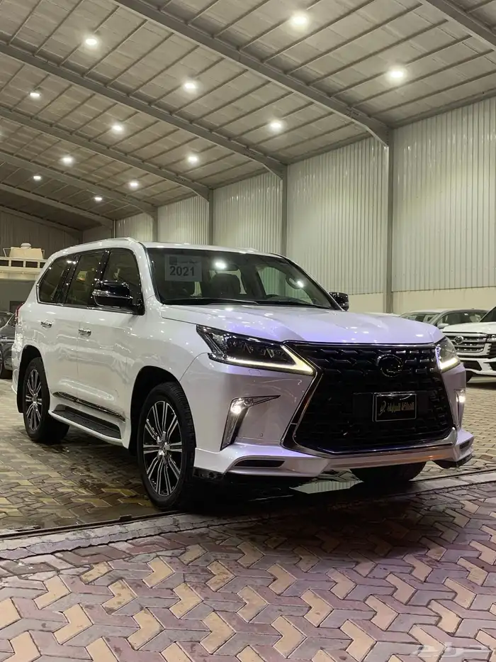 لكزس 2021 LX570 ( مخزن ) عداد قليل 2