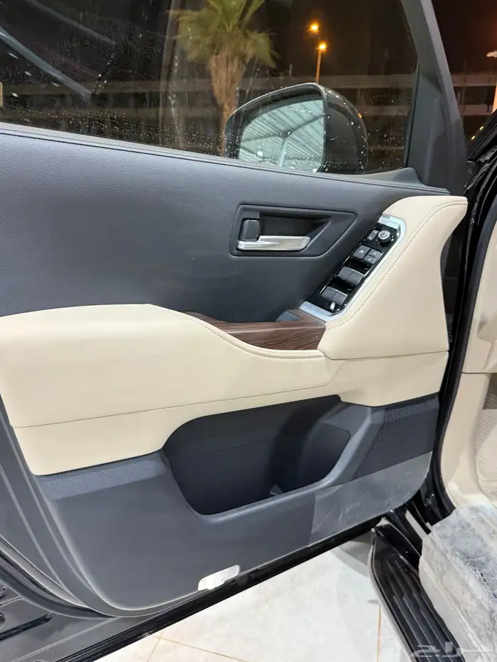 لاندكروزر L4 بريمي 2025 اسود تنفس طبيعي اقل سعر كاش او بنوك 8