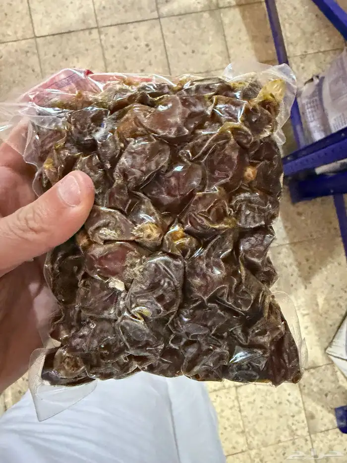 تمر مكبوس ينفع للمواشي غنم بقر جمال البكت الواحد بنص ريال 2