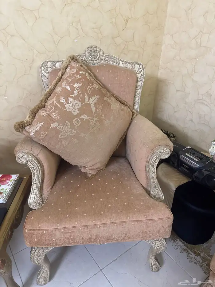 كنب للبيع مكون من اربع قطع 2