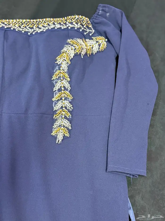 فستان على الجسم يجي و لونه كحلي 0