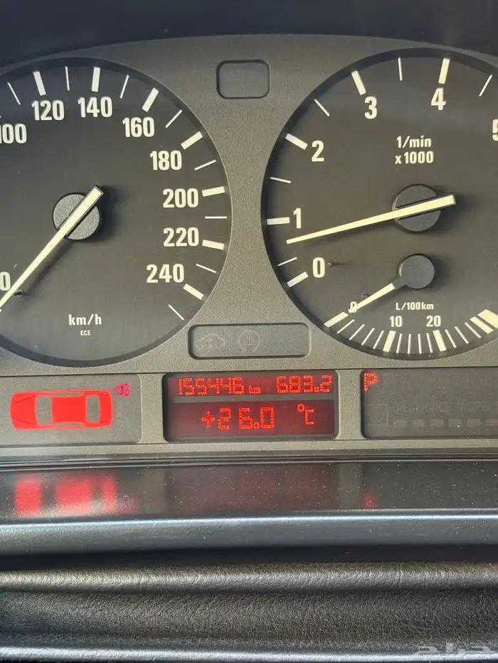 بي ام دبليو الفئة الخامسة 525i فل كامل 2003 48