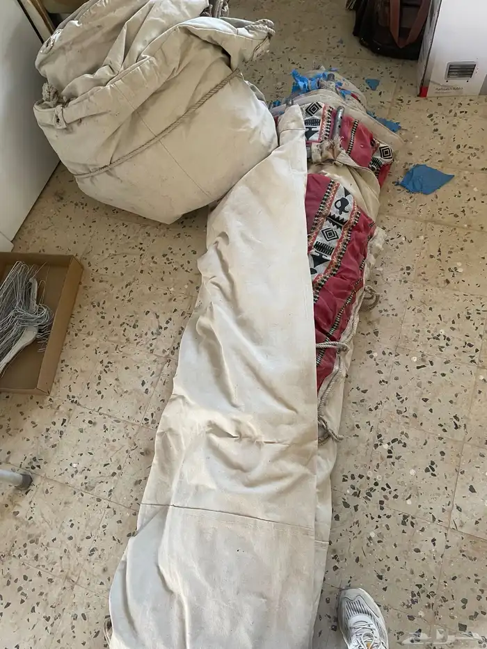 خيمة عمود 4V4الحالة ممتازة جدا 1