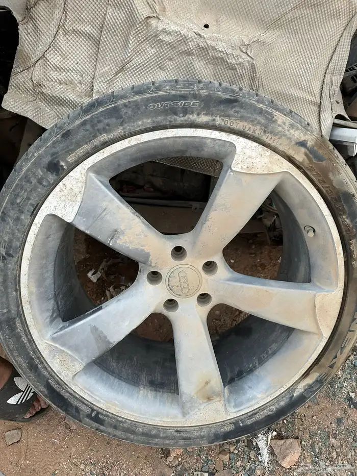 للبيع 4 جنوط اودي A8 نظيف 1