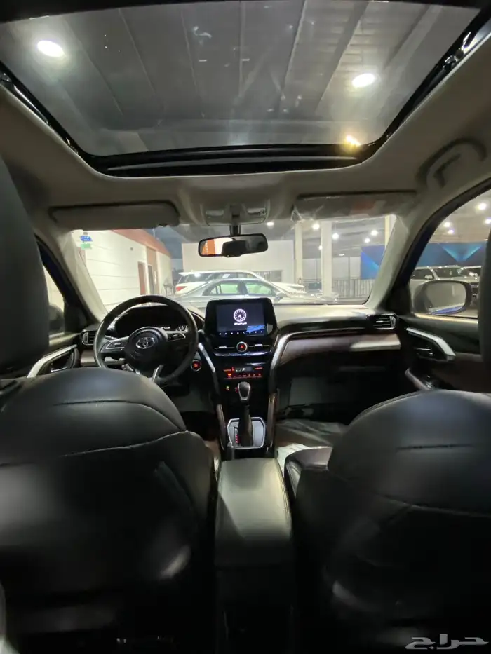 تويوتا أوربان2024 8