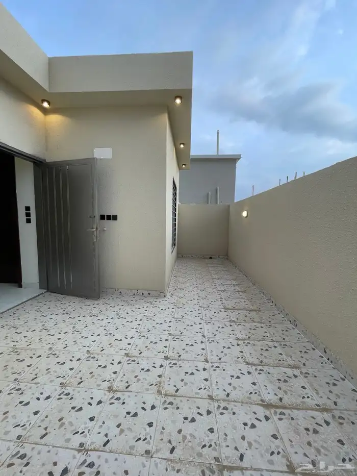 للبيع ارواف علويه و ارضيه بحواش من 650 الف طريق الثمانين 19