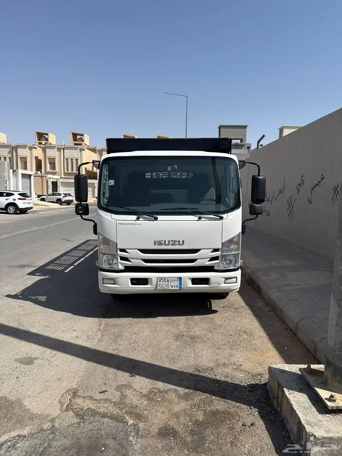 ايسوزو دينه للبيع مكينه كبير 2023 5 طن تيربو 0