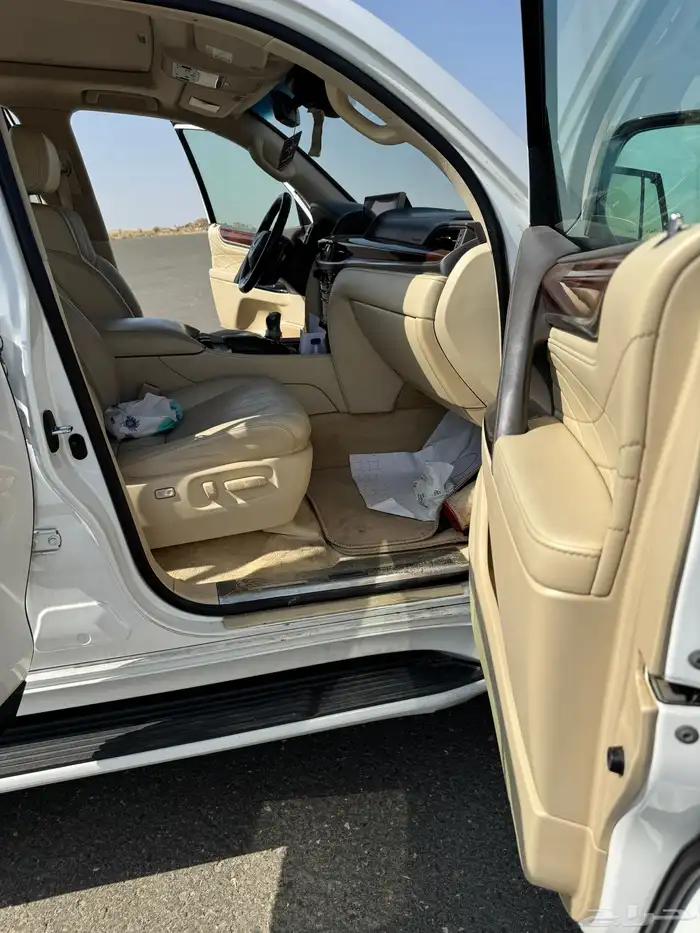 لكزس2021 16