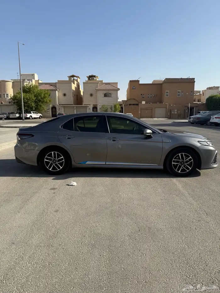 toyota camry 2023 LE hybrid 2