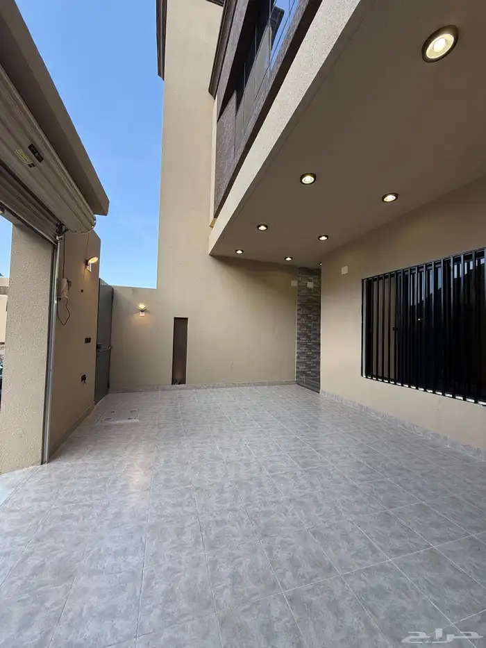 للبيع روف ارضي بحوش بمدخل خاص بمدينه ابها حى المنسك 4