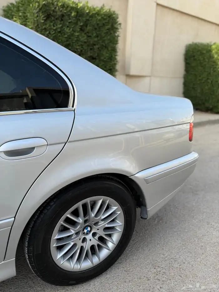 بي ام دبليو الفئة الخامسة 525i فل كامل 2003 8