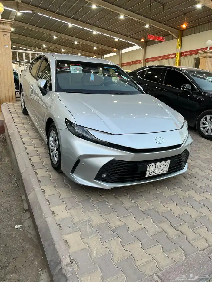 كامري ستاندر 2025 سعودي فضي مستعمل 1