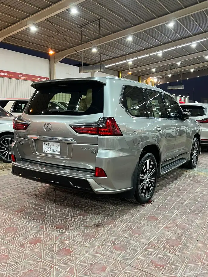 لكزس سبورت 2018 تيتانيوم داخلي اف وايت 3