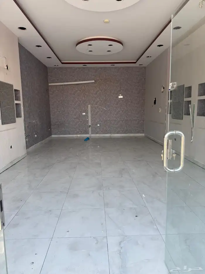 محل تجاري مميز للإيجار 1
