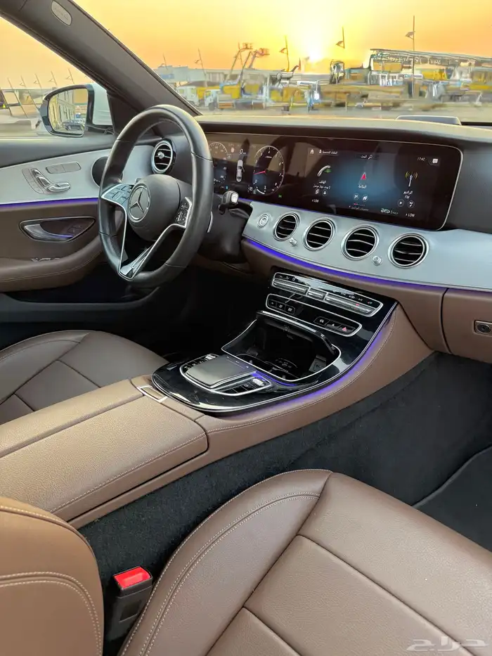 مرسيدس E250 فل كامل فتحه 2021 بحالة الوكاله للبيع 11