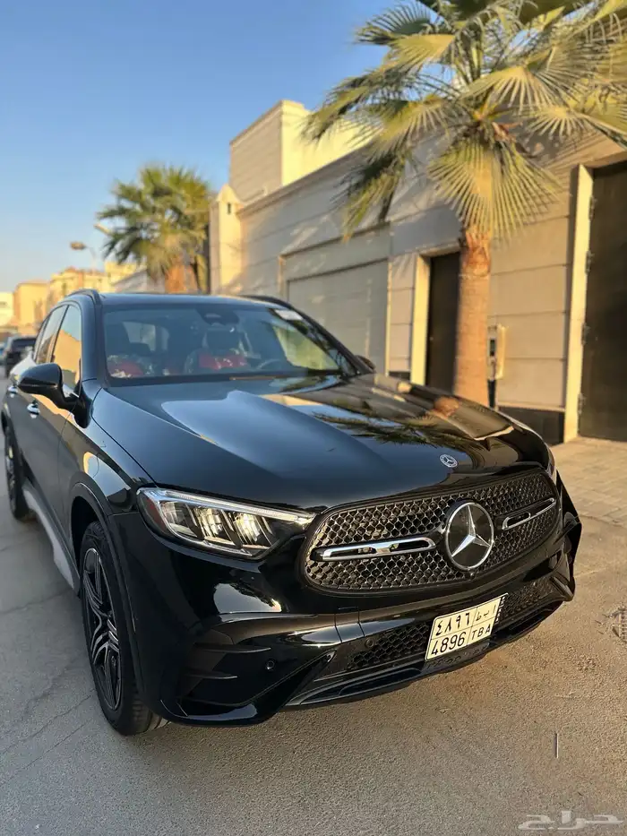 مرسيدس GLC300 AMG موديل 2025 شبه جديد وبضمان الجفالي 0