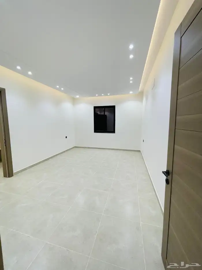 للبيع شقق تمليك علوي مع سطح باالخميس حي الإسكان بسعر مناسب 11